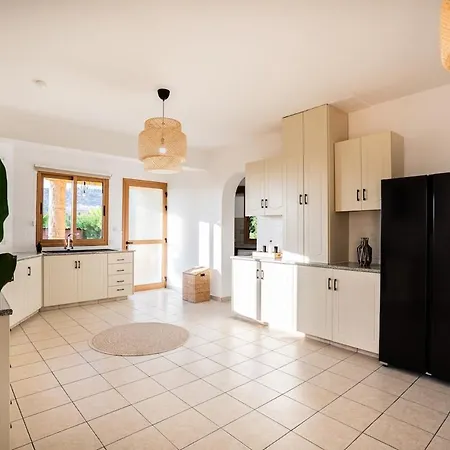 And Nest Casa Alba Modern Boho With Private Pool Near To Sea, Paphos Вилла