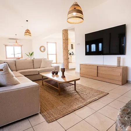 Casa Alba Modern Boho With Private Pool Near To Sea, Paphos Villa